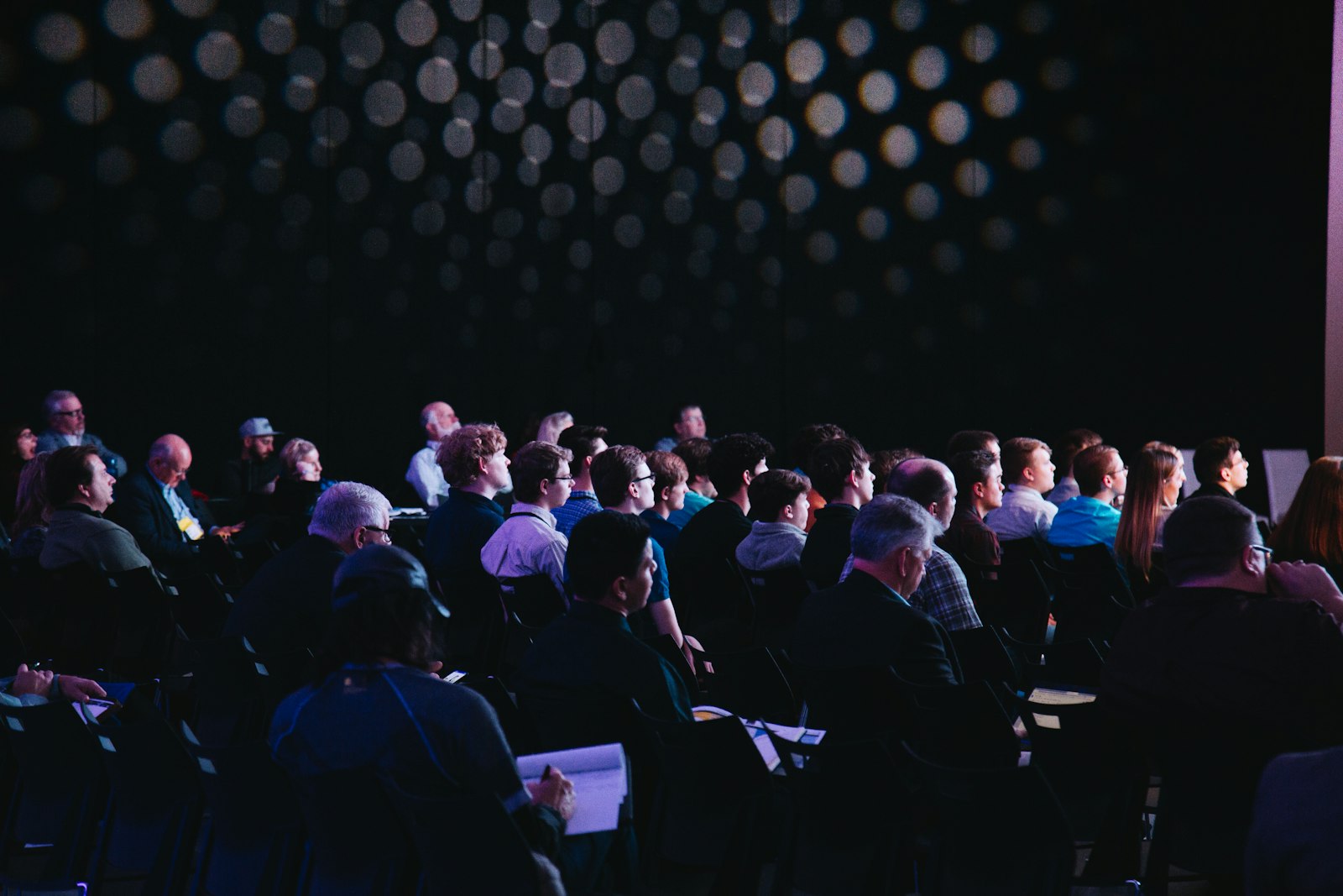 Tech summit — A full room for founders and operators